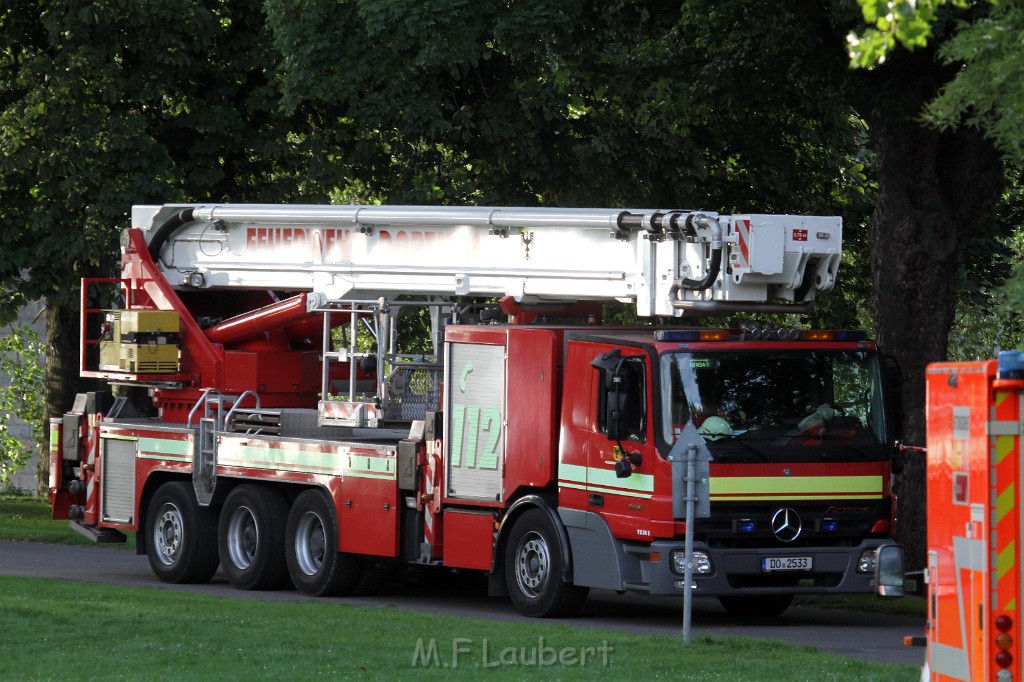 Koelner Seilbahn Gondel blieb haengen Koeln Linksrheinisch P592.JPG